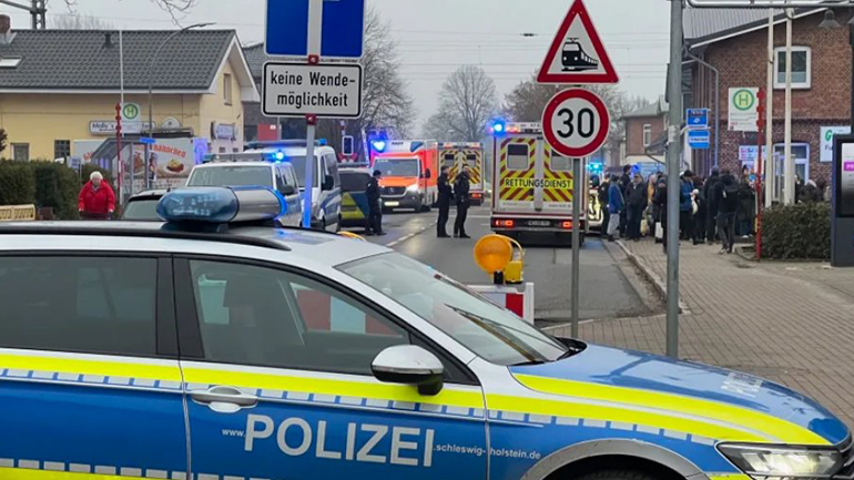 Άνδρας επιτέθηκε σε επιβάτες τρένου στη Γερμανία με μαχαίρι – Δύο νεκροί, έξι τραυματίες